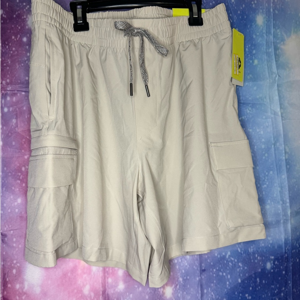 New men’s all in motion cargo shorts 🛍